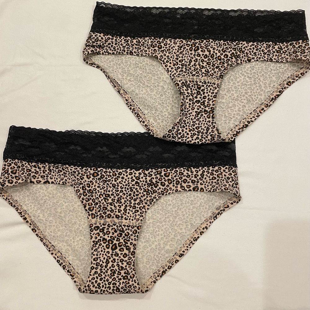 NEW WITH TAGS VICTORIA’S SECRET 2 PK SIZE S CHEETAH HIPHUGGER PANTIES